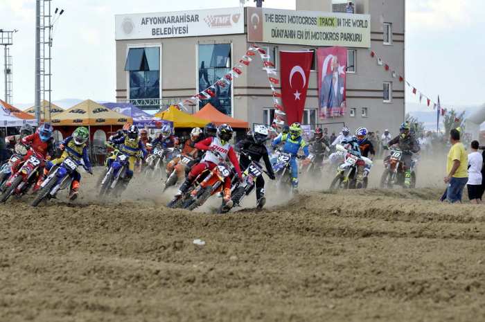 Avrupa�n�n motokros�ular� Afyonkarahisar�da bulu�tu