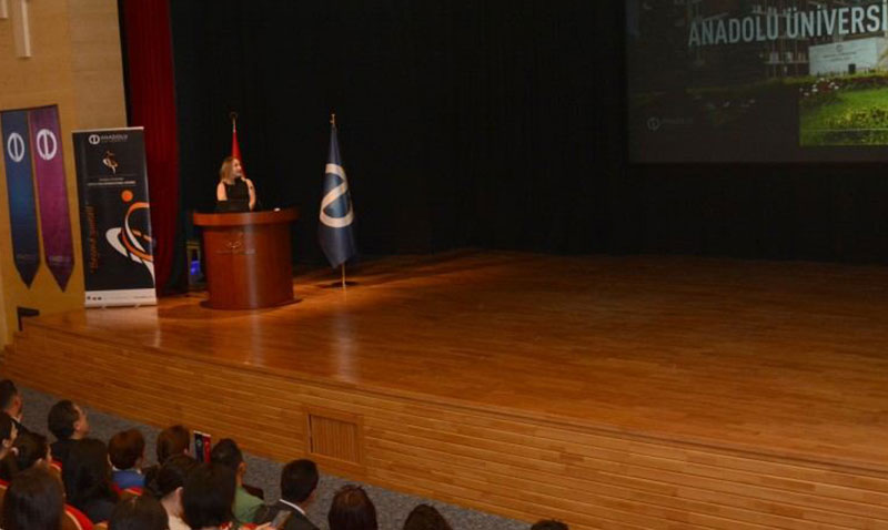 Uluslararas� ��renciler oryantasyon program�nda bir araya geldi