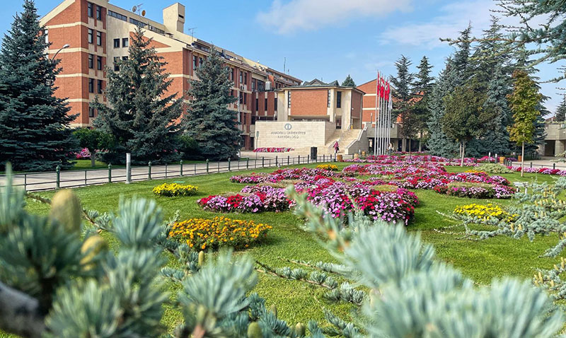 Anadolu �niversitesinde bak�m, onar�m ve yenileme �al��malar� t�m h�z�yla devam ediyor