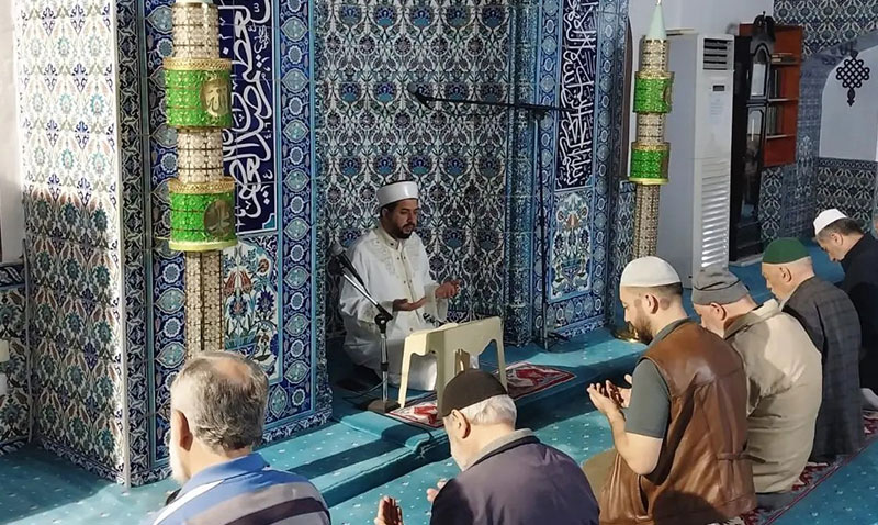 Sabah Namaz� Bulu�mas�nda Eller Filistin ��in Semaya Kalkt�