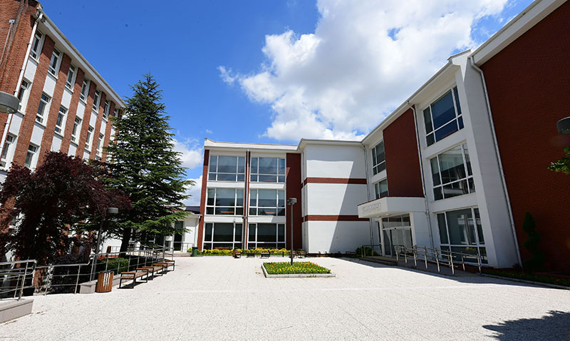 GSF ile Anadolu �niversitesinin k�kl� akademik ge�mi�i sanat d�nyas�na uzan�yor