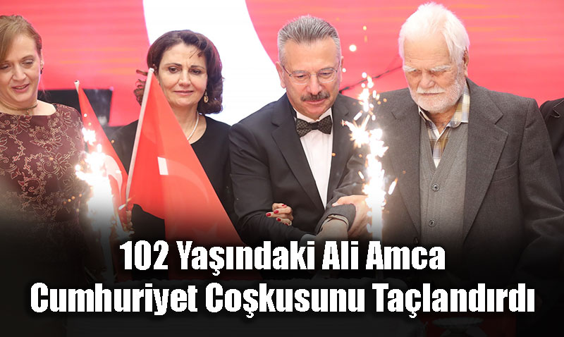 Cumhuriyet ile Ya��t 102 Ya��ndaki Ali Amca, Bayram�n� Protokolde Kutlad�