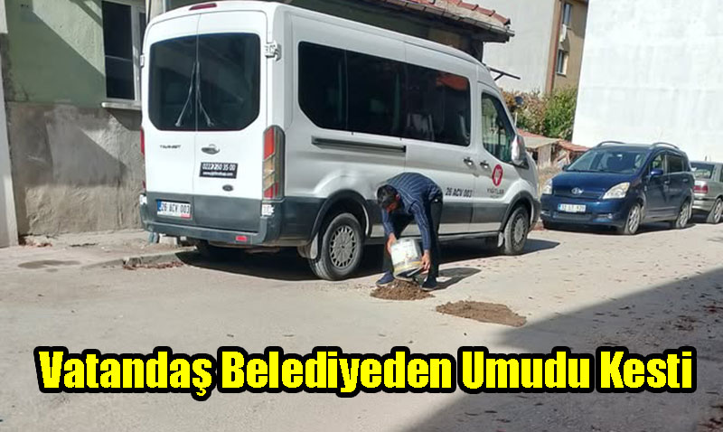 Eski�ehir�de �ukurlar Vatanda�a Kald�: �aml�ca�da Yol Sorununa Ki�isel ��z�m!