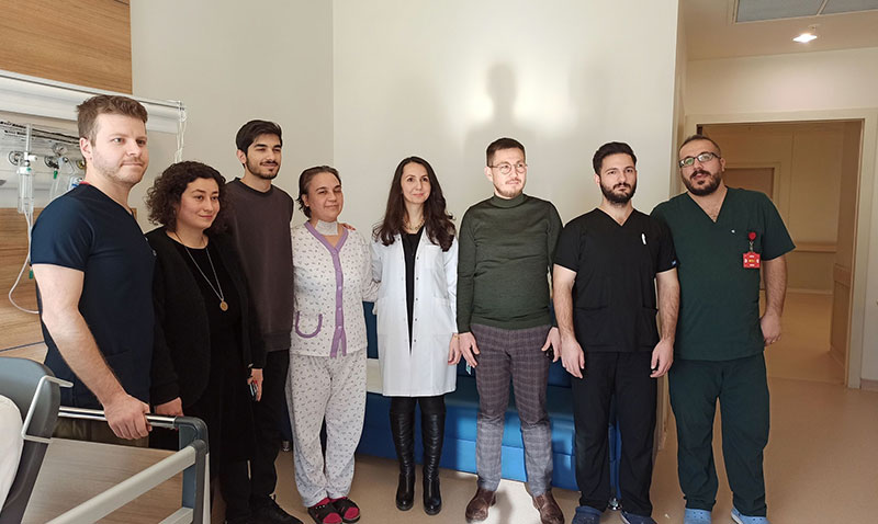 Soluk borusundaki delik nedeniyle 2,5 ayd�r konu�amayan hasta, Eski�ehir �ehir Hastanesinde �ifa buldu