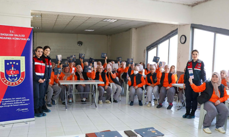 Eski�ehir �l Jandarma Komutanl����ndan E�itim ve Bilgilendirme Faaliyeti